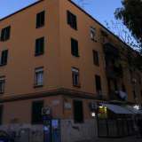 Gli unici edifici ad avere i balconi sono quelli che affacciano su viale Orazio Flacco, perch� erano degli ufficiali. Finita la guerra, nel 1949 le case furono distribuite a chi ne aveva necessit�